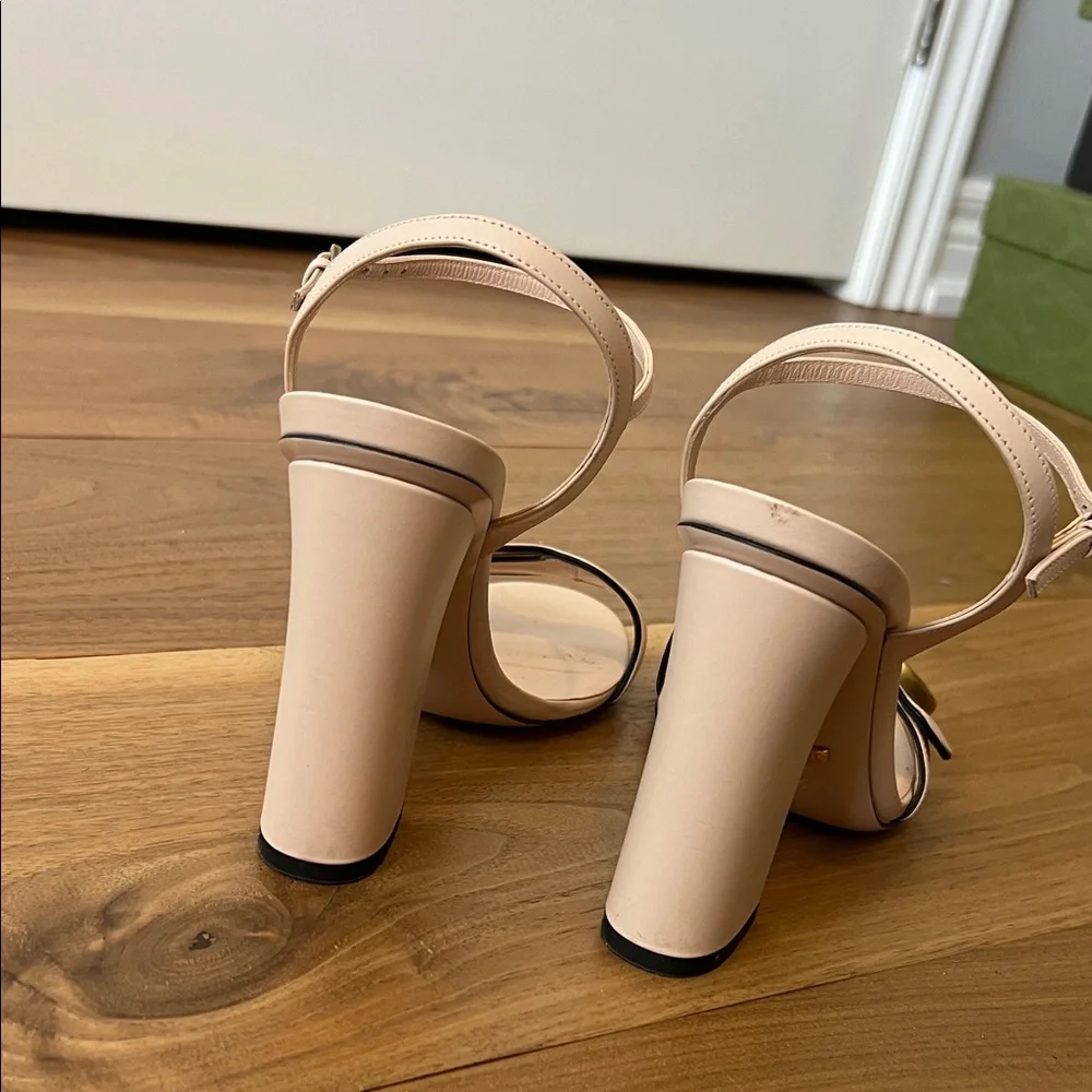 Gucci Cream Heels with Gold Accent - Picture 4 of 9